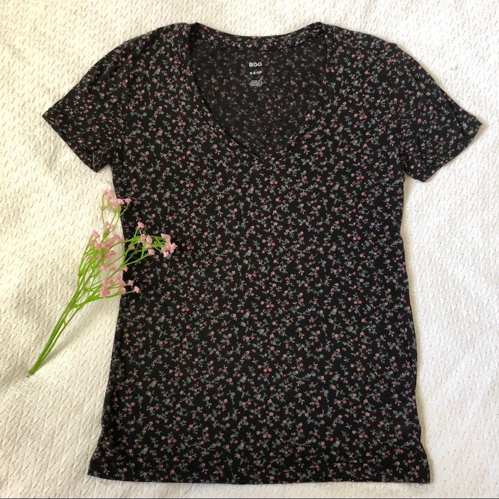 BLACK ROSE BUD TEE 💐 - Picture 2 of 3